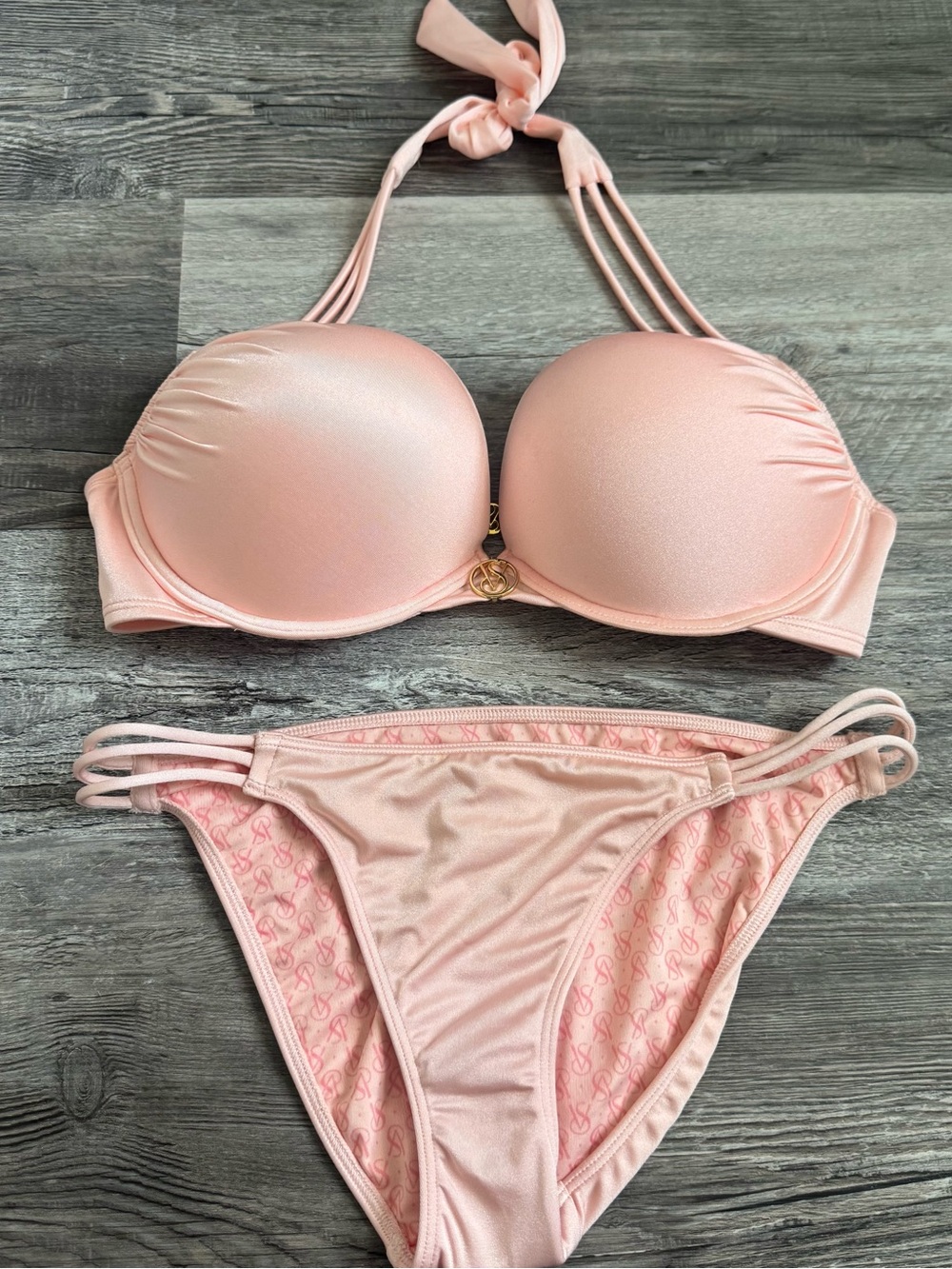 Victoria’s Secret bombshell miraculous bikini set